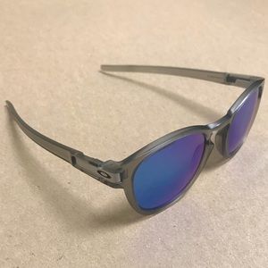 Oakley latch polarized sun glasses